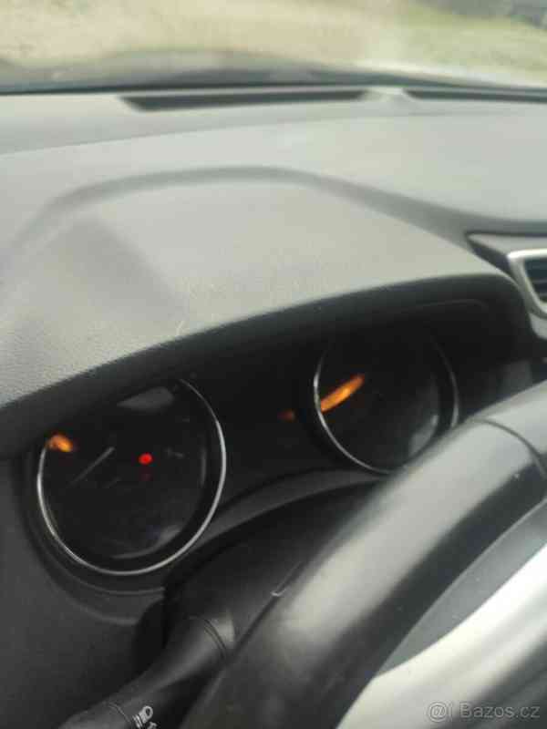 Nissan Qashqai 1,2   r.v.2014, 135tis. km - foto 5