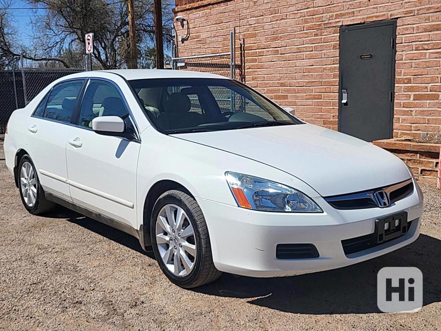 Honda Accord - foto 1