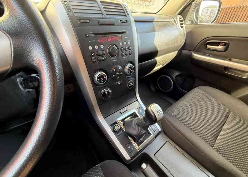 Suzuki Grand Vitara 2,0i benzín 103kw - foto 13