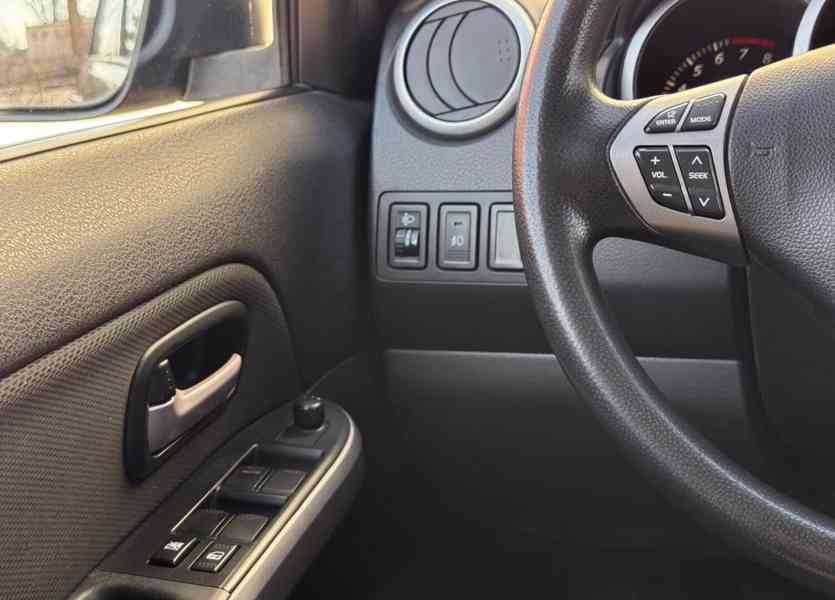 Suzuki Grand Vitara 2,0i benzín 103kw - foto 14