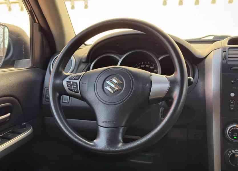 Suzuki Grand Vitara 2,0i benzín 103kw - foto 10