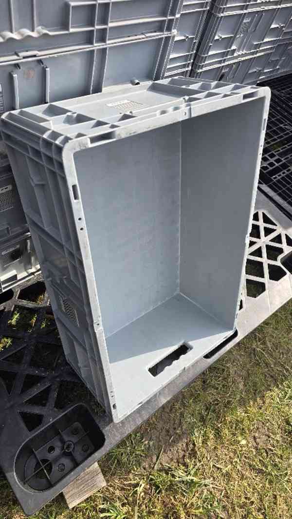 Plastové přepravky plné. Výdej Písek nebo Bavorov