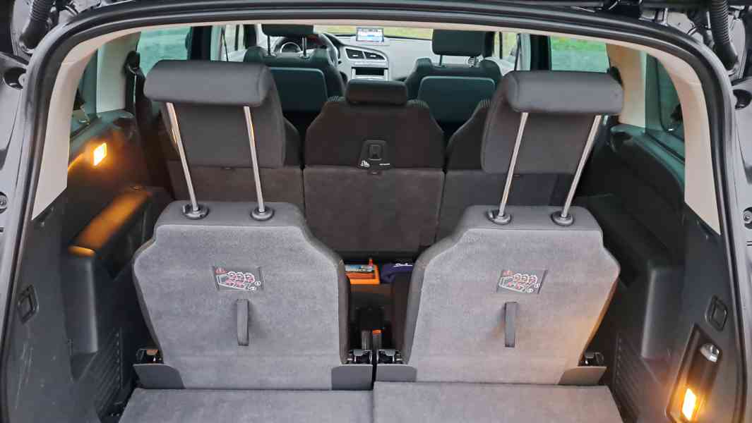 Peugeot 5008 2.0HDi 120kW, 7míst, AUT, tažné, Pano - foto 21