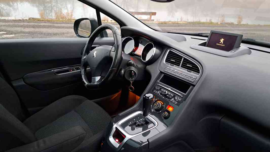 Peugeot 5008 2.0HDi 120kW, 7míst, AUT, tažné, Pano - foto 17