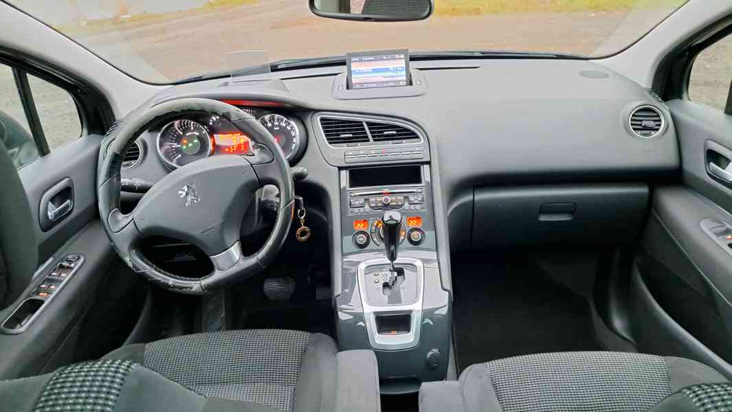 Peugeot 5008 2.0HDi 120kW, 7míst, AUT, tažné, Pano - foto 7