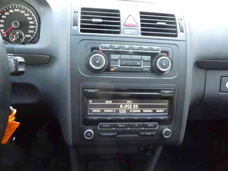 VW Touran 1,6 TDi, 77 kW, Comfort Line, 2012,nehavarován!!  - foto 18