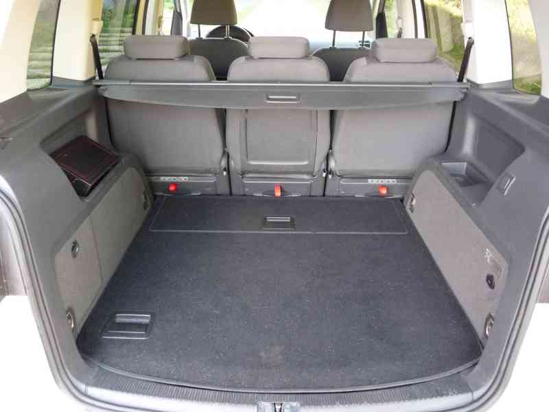VW Touran 1,6 TDi, 77 kW, Comfort Line, 2012,nehavarován!!  - foto 10