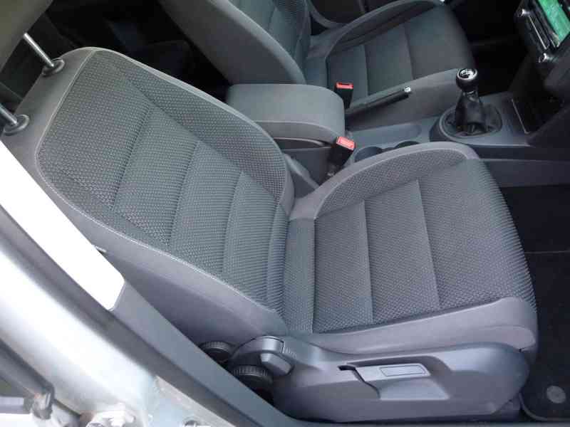 VW Touran 1,6 TDi, 77 kW, Comfort Line, 2012,nehavarován!!  - foto 13