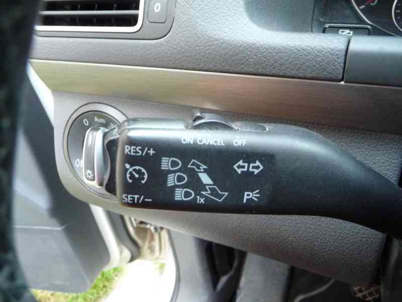 VW Touran 1,6 TDi, 77 kW, Comfort Line, 2012,nehavarován!!  - foto 16