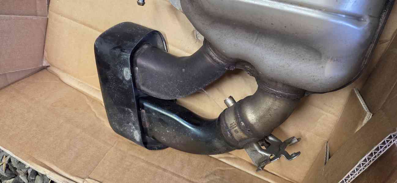 Prodám koncový díl výfuku na BMW G30 m550i - foto 4