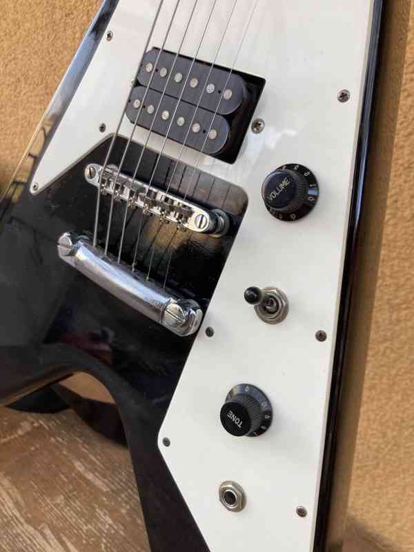 Elektrická kytara Gibson Epiphone Flying V - Korea - foto 2