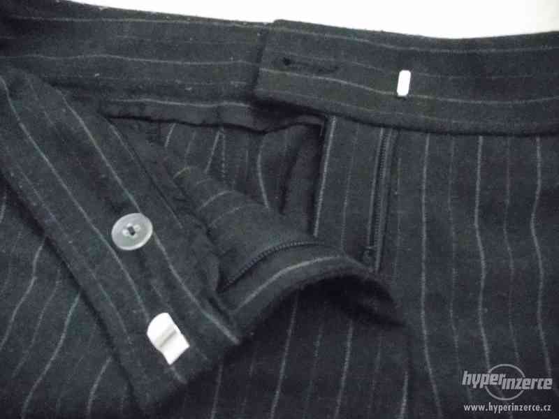 černé dámské společenské kalhoty - foto 6