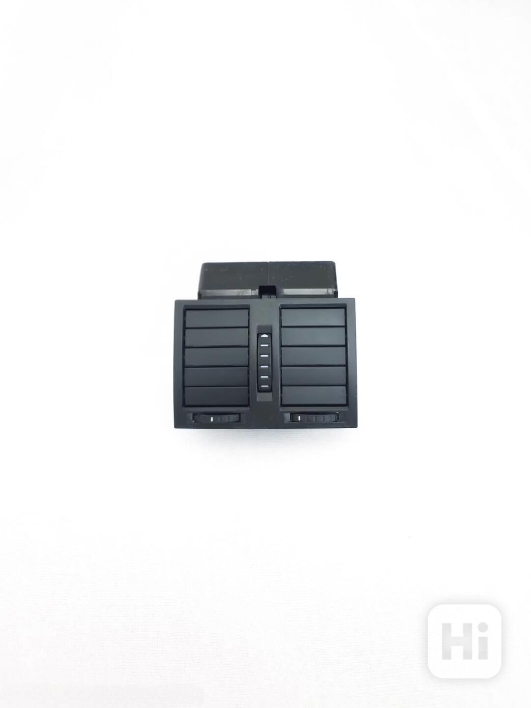 PĚKNÝ Škoda SUPERB 1 zadní výdech topení 3U0 819 203 D - foto 1