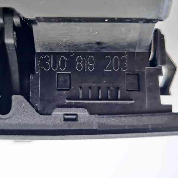 PĚKNÝ Škoda SUPERB 1 zadní výdech topení 3U0 819 203 D - foto 7