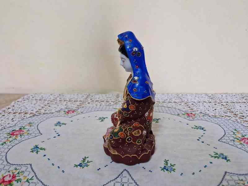 Krásná bohatě zdobená soška Gejša Japonsko - foto 3