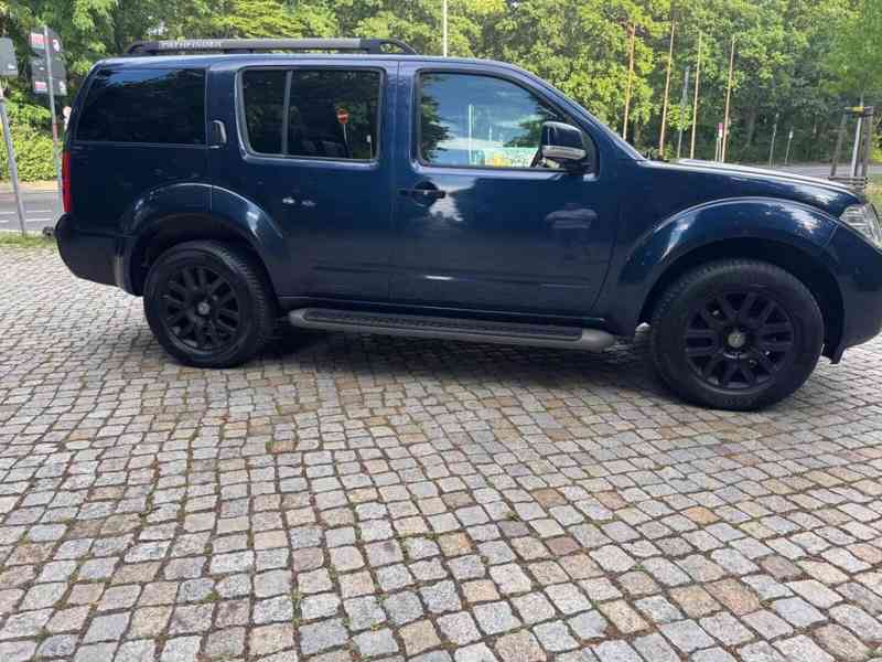Nissan Pathfinder 2.5 DCI LE Premium Aut. 140kw - foto 17