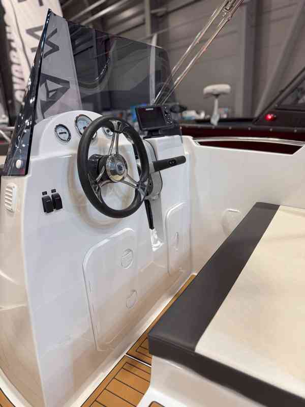 Nový motorový člun Giant 475 Sport+MOTOR - foto 6