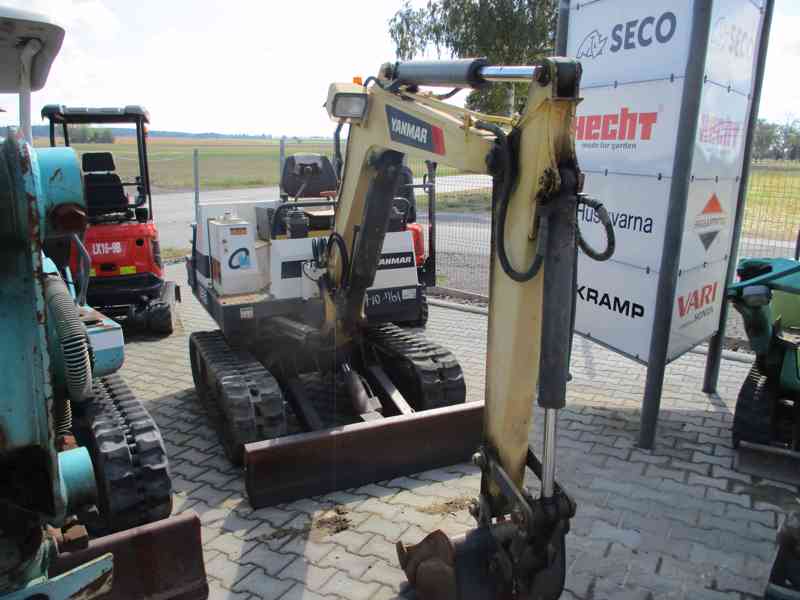 Minibagr Yanmar B-22 2200kg