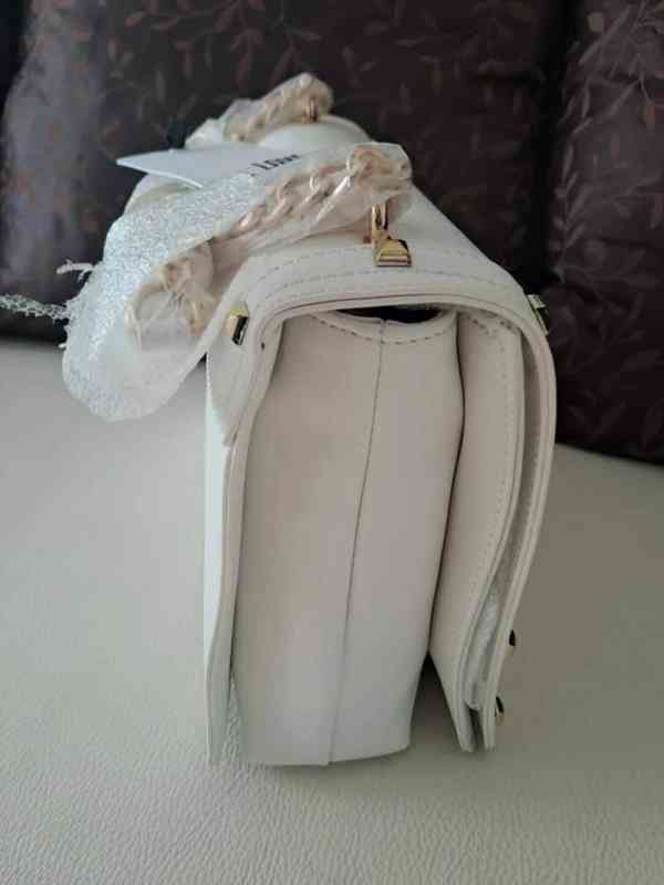 Bílá kabelka originál značky Love Moschino  - foto 3