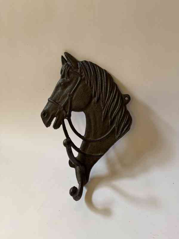 Kůň - kovový nástěnný věšák 25 cm - foto 1