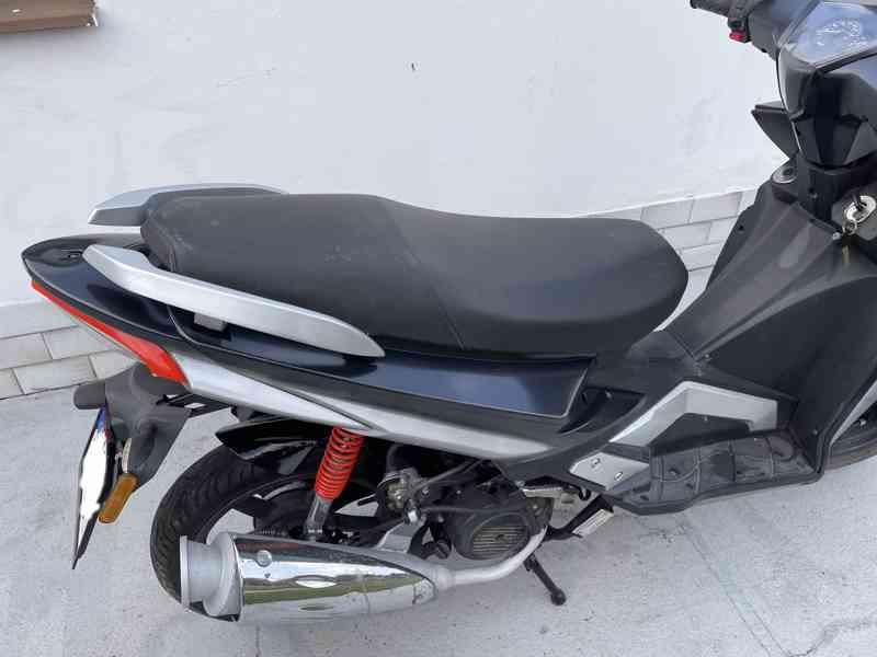 Skútr Maxon 125 ccm - foto 9