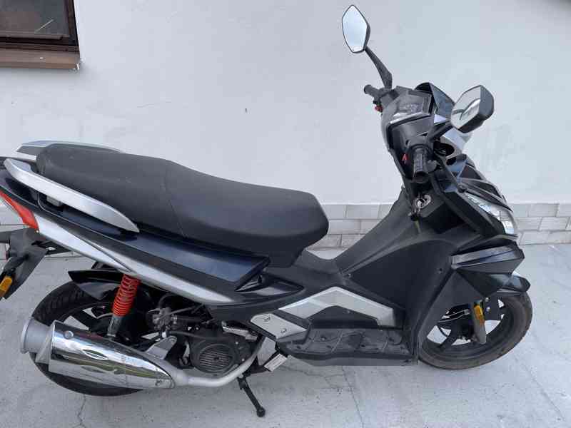 Skútr Maxon 125 ccm - foto 7
