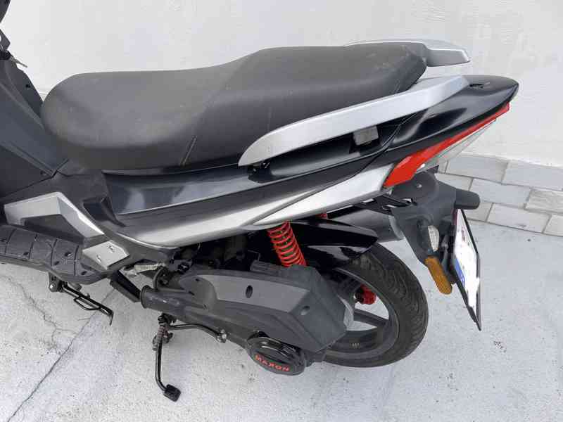 Skútr Maxon 125 ccm - foto 6