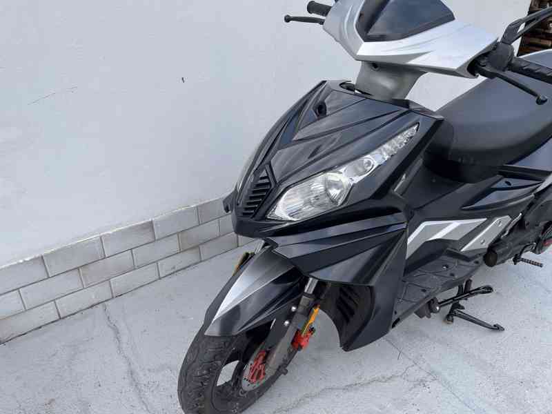 Skútr Maxon 125 ccm - foto 5