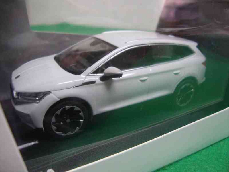 Model auto autíčko Škoda Enyaq iV Moon White 1:43 ISCALE top - foto 9