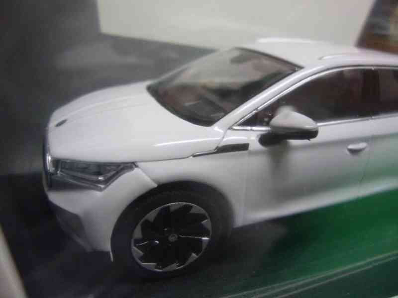 Model auto autíčko Škoda Enyaq iV Moon White 1:43 ISCALE top - foto 11