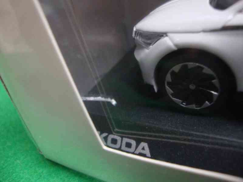 Model auto autíčko Škoda Enyaq iV Moon White 1:43 ISCALE top - foto 14