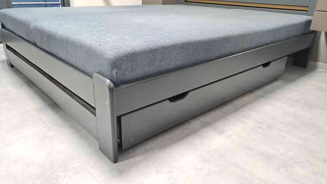 Postel z masivu 160x200 v odstínu antracit + rošt + šuplíky - foto 2