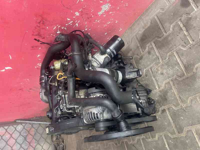 Motor 1,9TDI AVG 816KW Audi A4 kompletní motor - foto 3