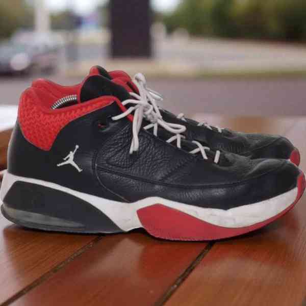Jordan Max Aura 3 – Black/Red CZ4167-006 vel. 46 - foto 3