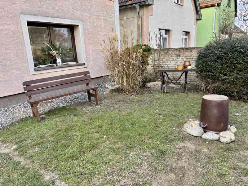 Nadstandardní byt 3+1 se zahradou a bazénem v Roztokách - foto 24