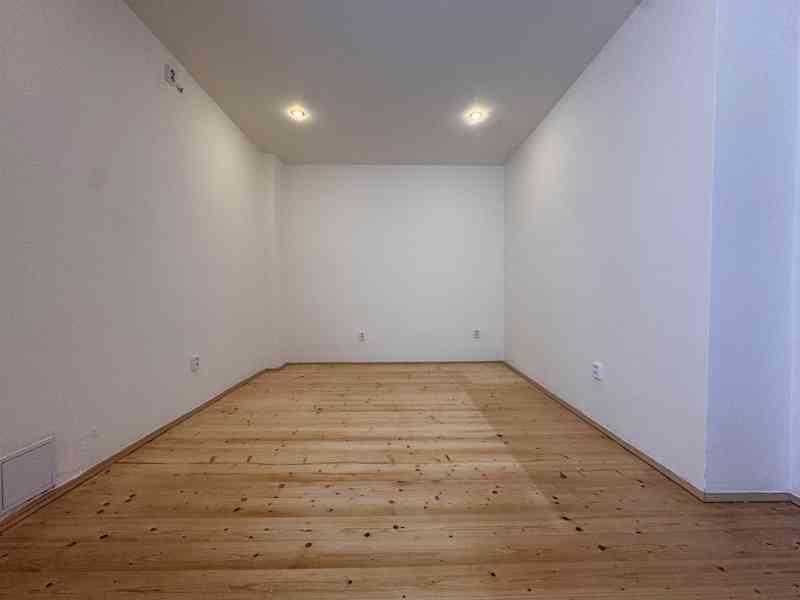 Nadstandardní byt 3+1 se zahradou a bazénem v Roztokách - foto 14