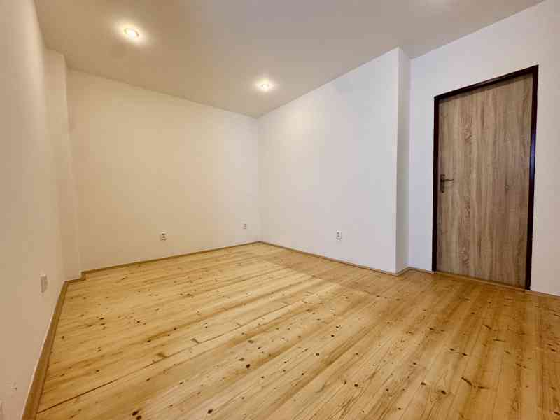 Nadstandardní byt 3+1 se zahradou a bazénem v Roztokách - foto 12