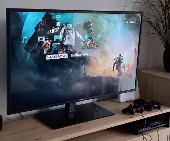 Playstation 3 Slim 500 GB+ 2 ovladače + 2 hry - foto 5