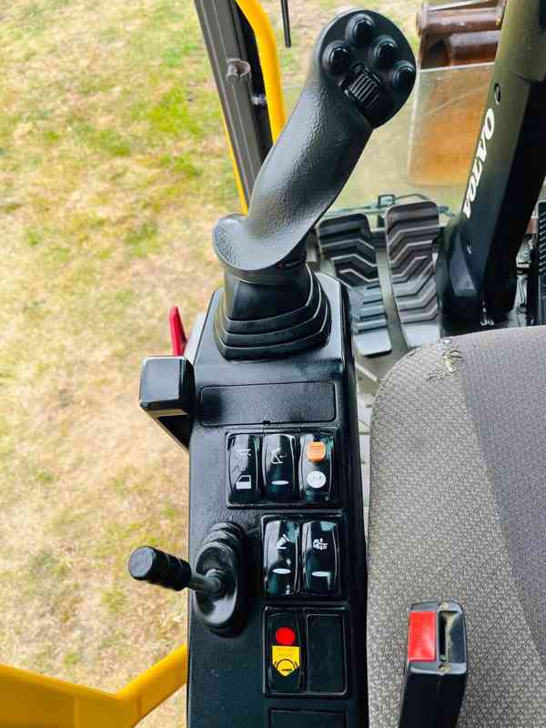 Kolové rypadlo Volvo EW160E (Možnost leasingu) - foto 10