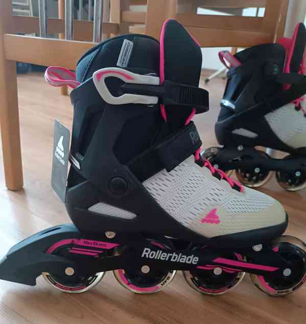 Nové brusle s visačkou a krabicí - foto 2