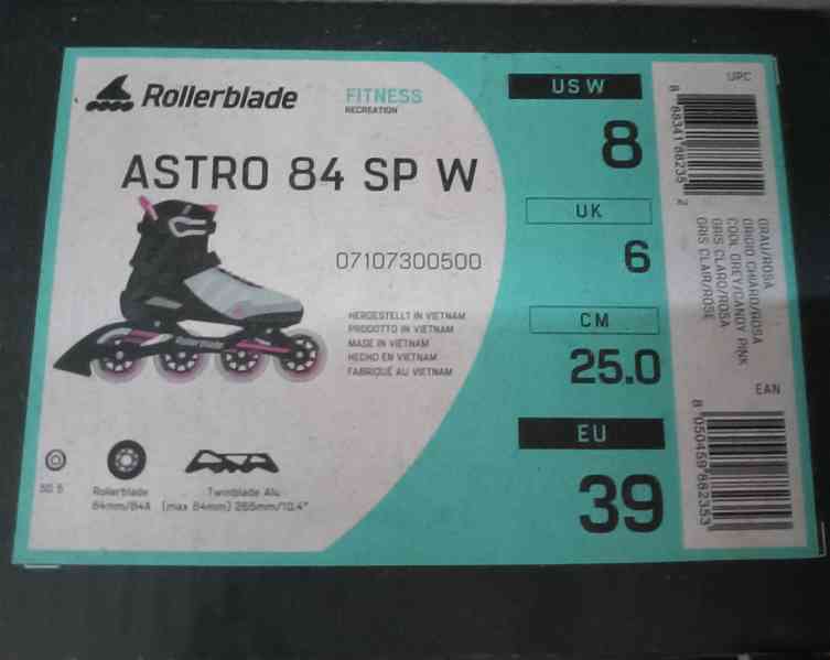 Nové brusle s visačkou a krabicí - foto 3