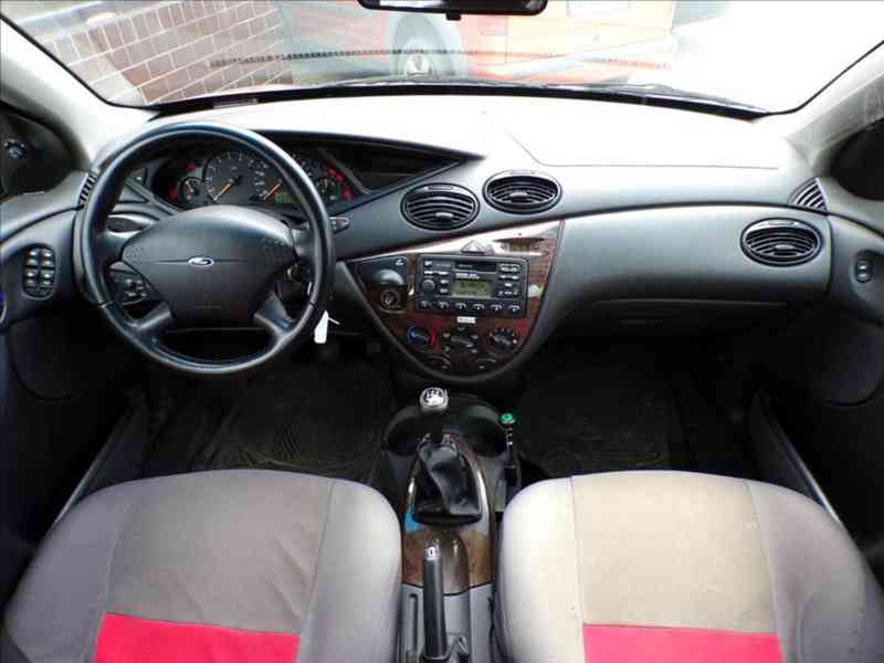 Ford Focus 1,6 16V GHIA - foto 5