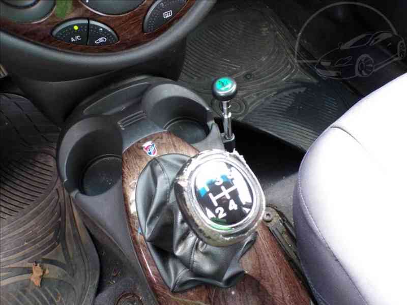 Ford Focus 1,6 16V GHIA - foto 7