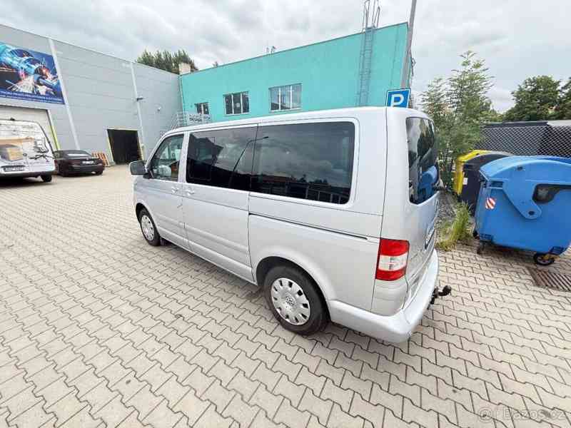 Volkswagen Multivan 2,5 TDI rok 2008 - foto 3