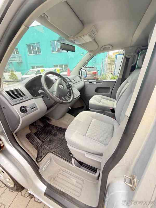 Volkswagen Multivan 2,5 TDI rok 2008 - foto 2
