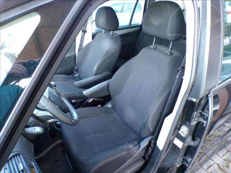 Citroën C4 Picasso 1,6 HDi 7.MÍST - foto 7