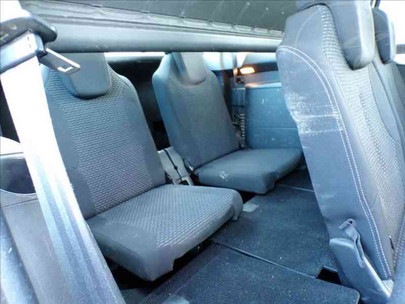 Citroën C4 Picasso 1,6 HDi 7.MÍST - foto 10