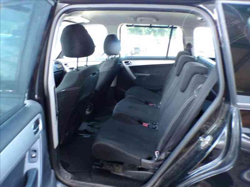 Citroën C4 Picasso 1,6 HDi 7.MÍST - foto 8