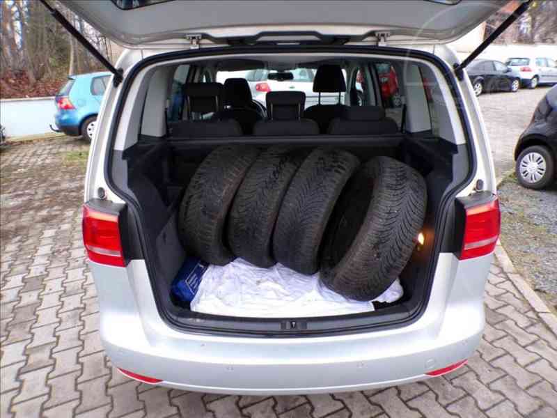 Volkswagen Touran 2,0 TDI COMFORT,WEBASTO - foto 9