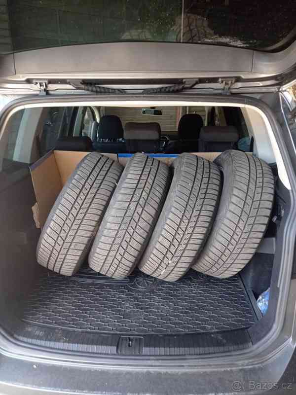 Volkswagen Touran 1,6   TDI (2016) - foto 12